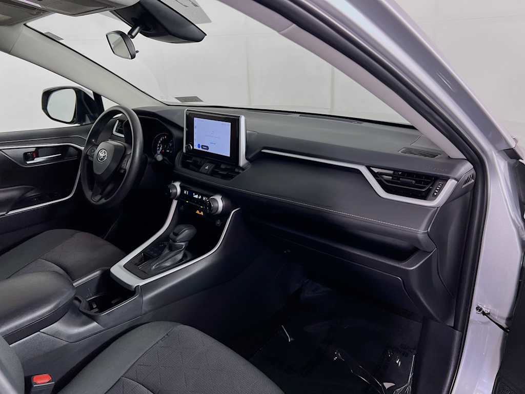 2025 Toyota RAV4 — photo 26