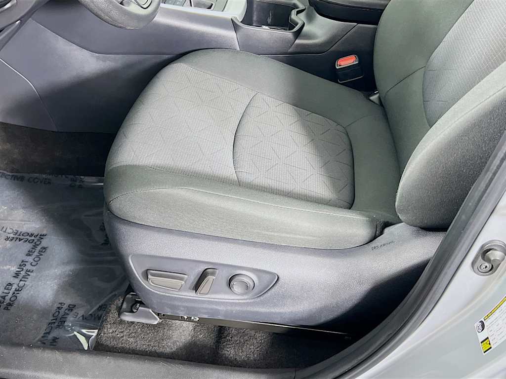 2025 Toyota RAV4 — photo 19
