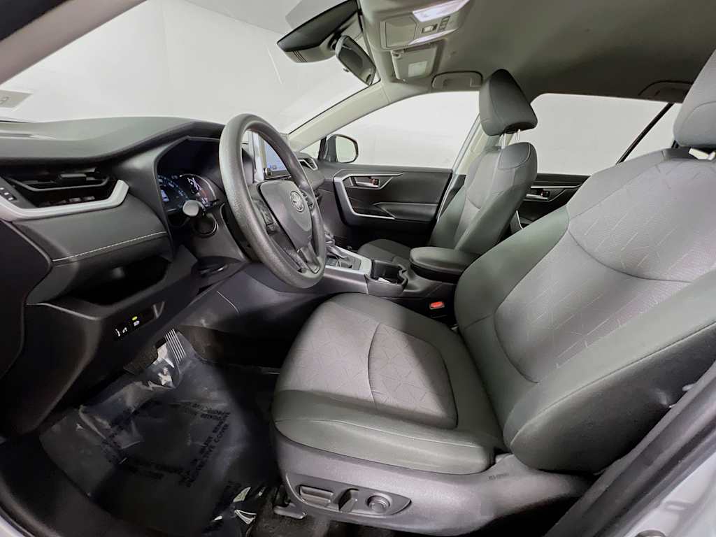 2025 Toyota RAV4 — photo 20