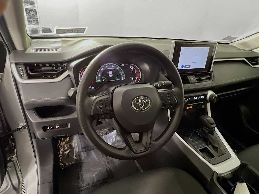 2025 Toyota RAV4 — photo 11