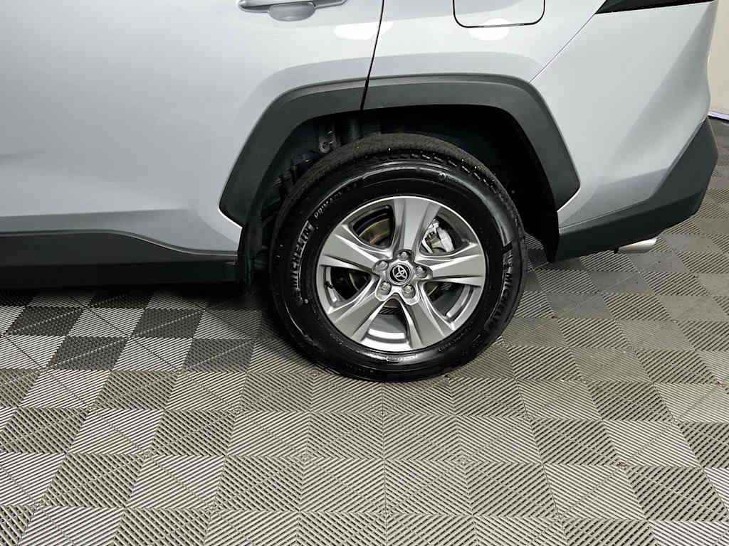 2025 Toyota RAV4 — photo 28