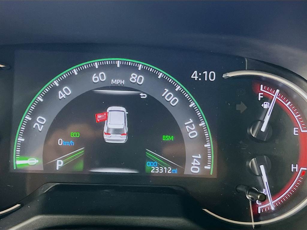 2025 Toyota RAV4 — photo 12