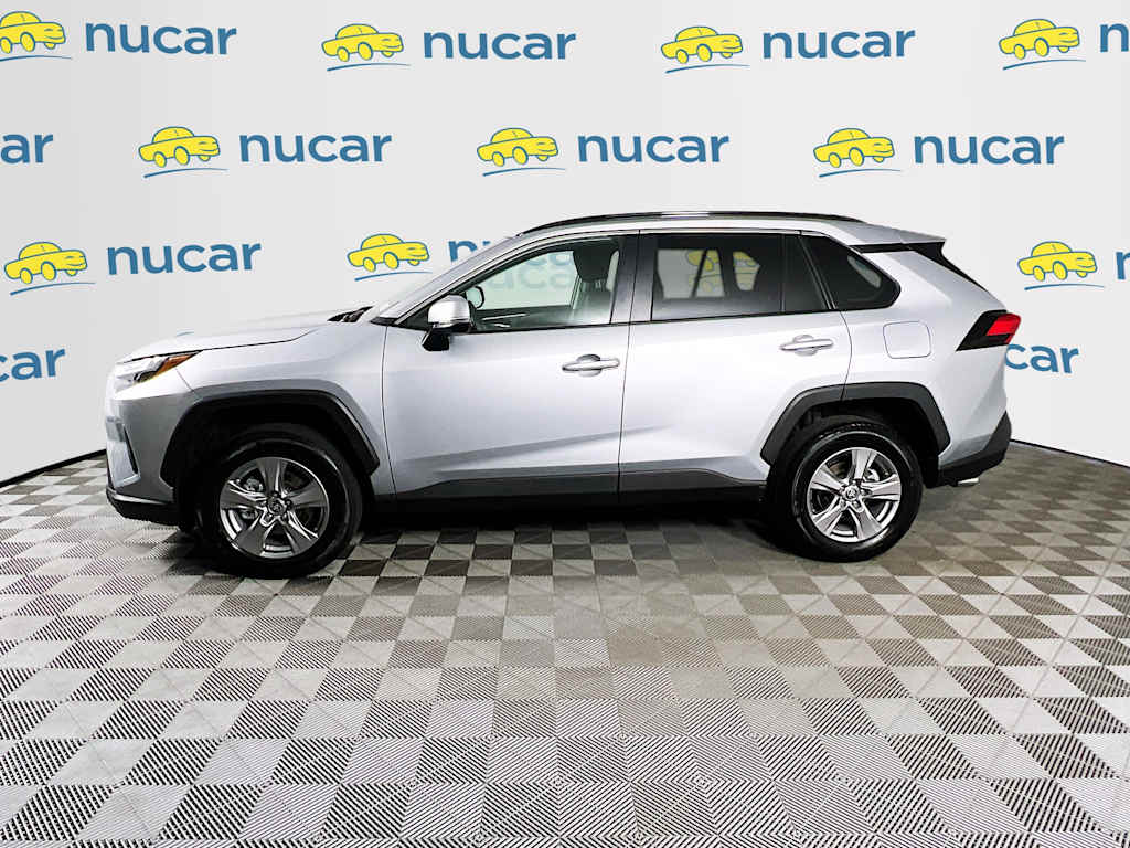 2025 Toyota RAV4 — photo 4