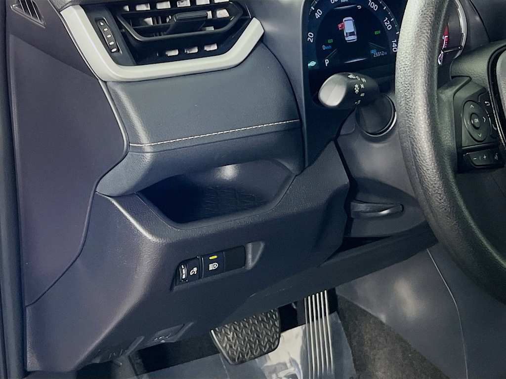 2025 Toyota RAV4 — photo 10