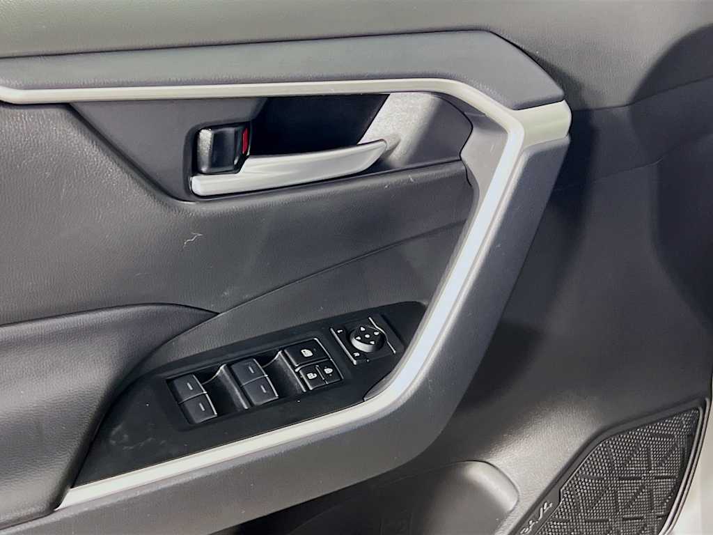 2024 Toyota RAV4 — photo 18