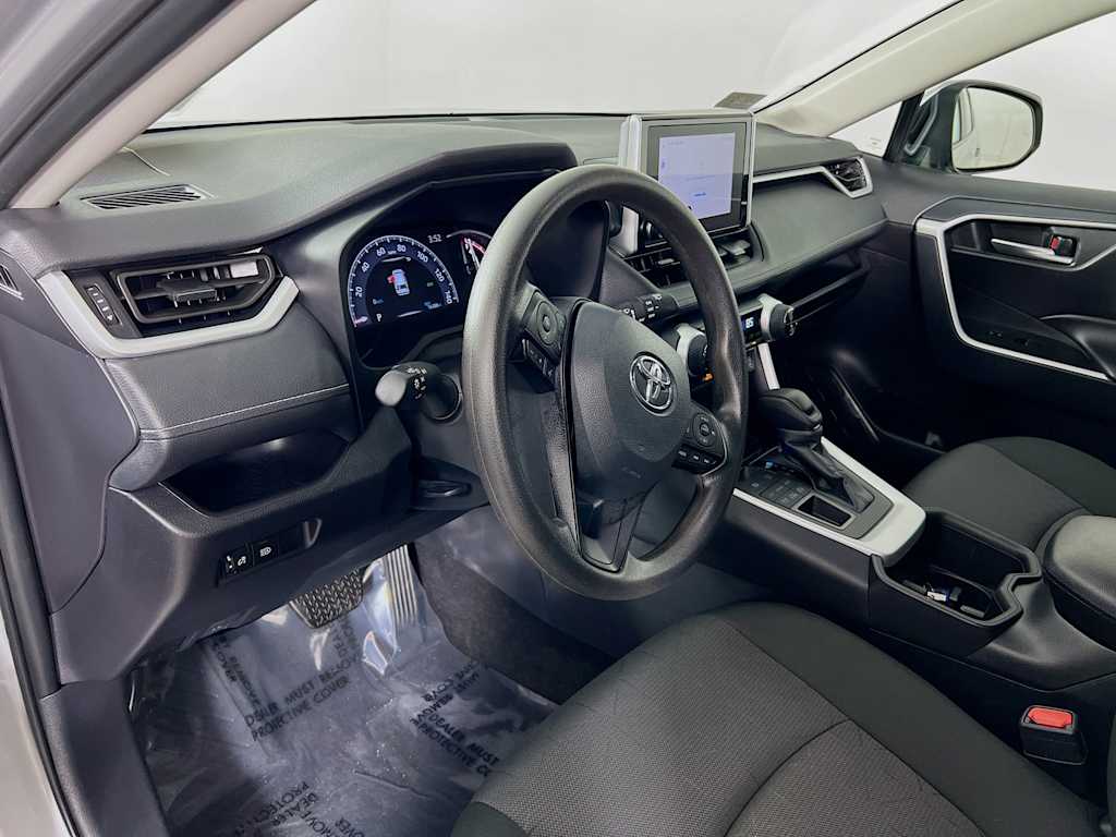 2024 Toyota RAV4 — photo 9