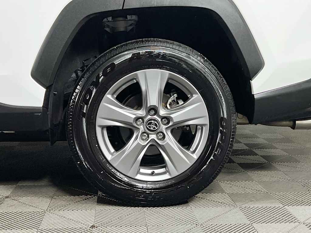 2025 Toyota RAV4 — photo 30