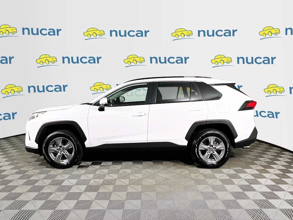 2025 Toyota RAV4 — photo 4