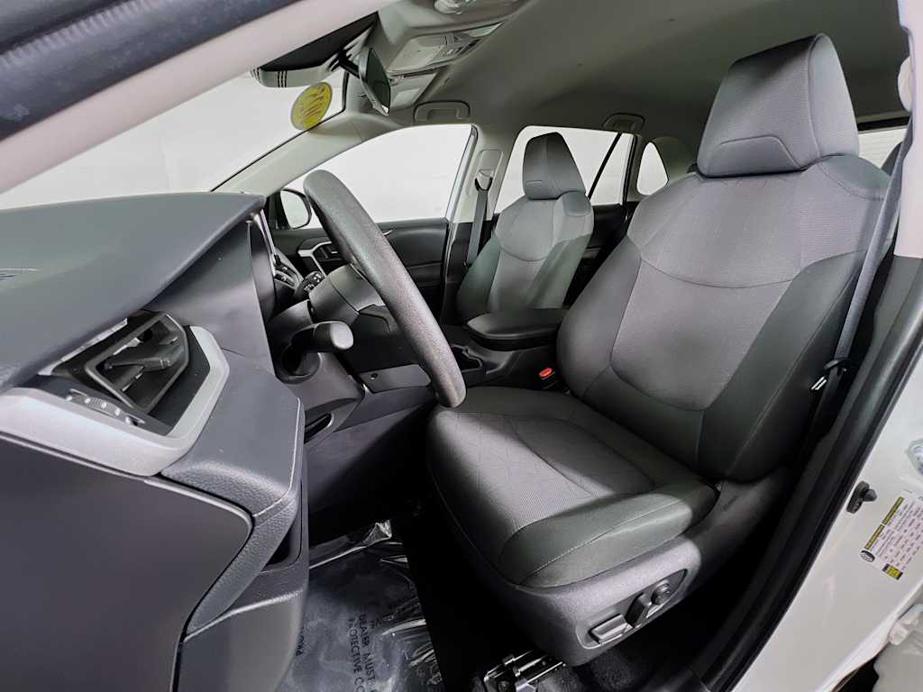 2025 Toyota RAV4 — photo 20