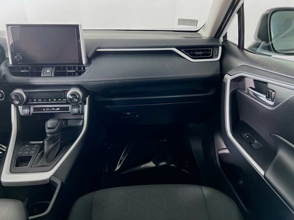 2025 Toyota RAV4 — photo 22