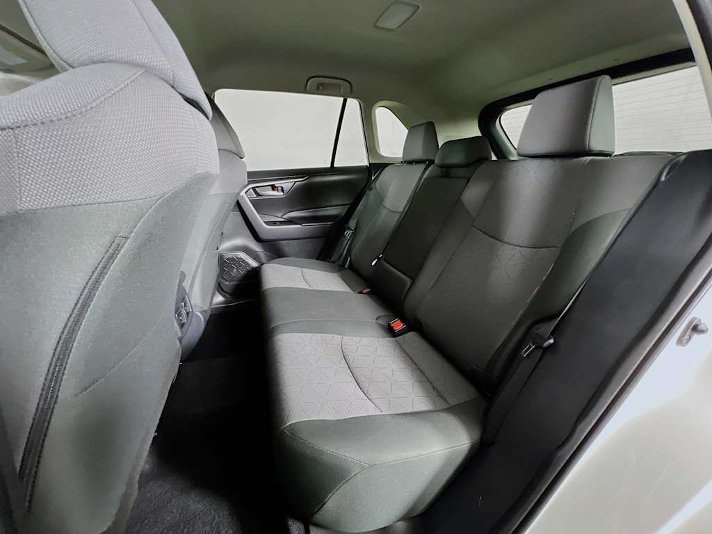 2025 Toyota RAV4 — photo 23