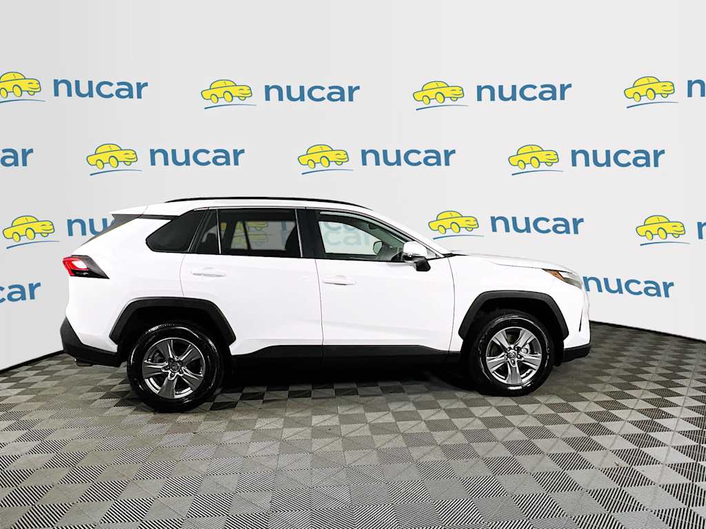 2025 Toyota RAV4 — photo 8