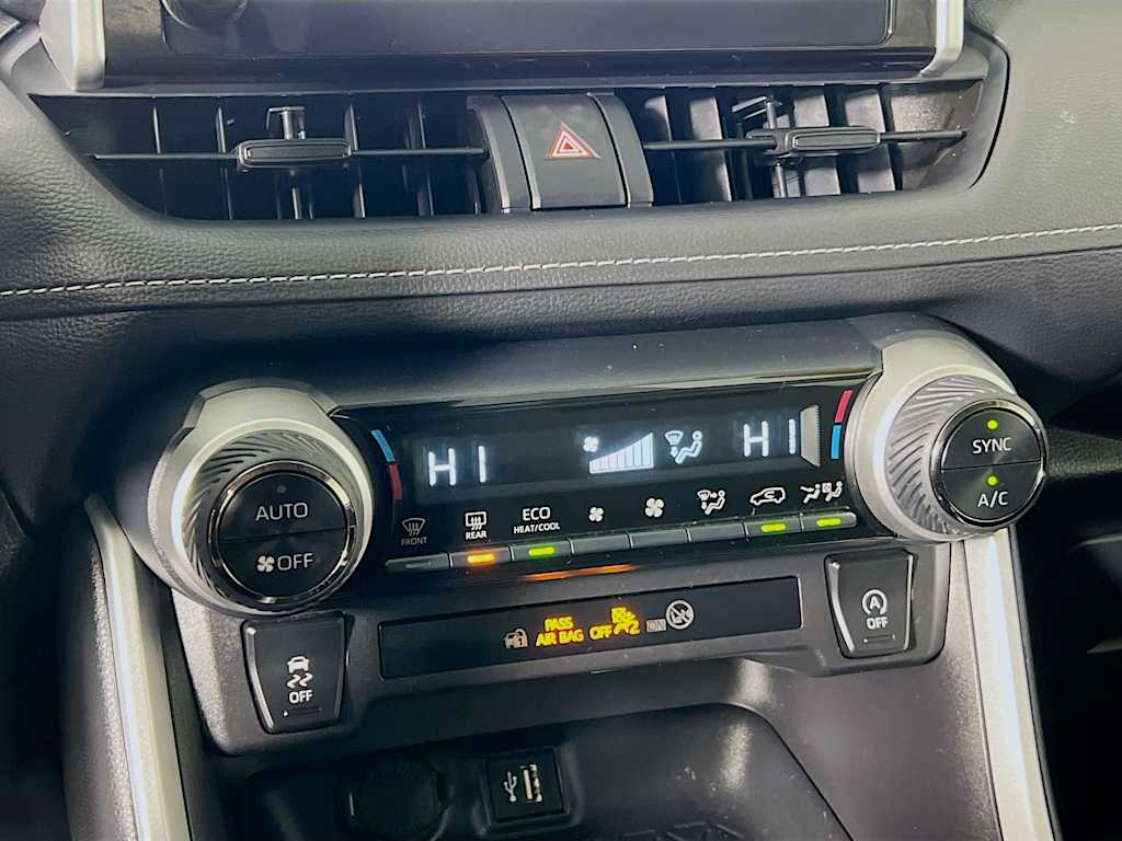 2025 Toyota RAV4 — photo 15