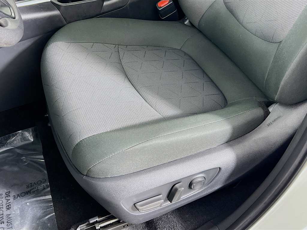 2025 Toyota RAV4 — photo 19