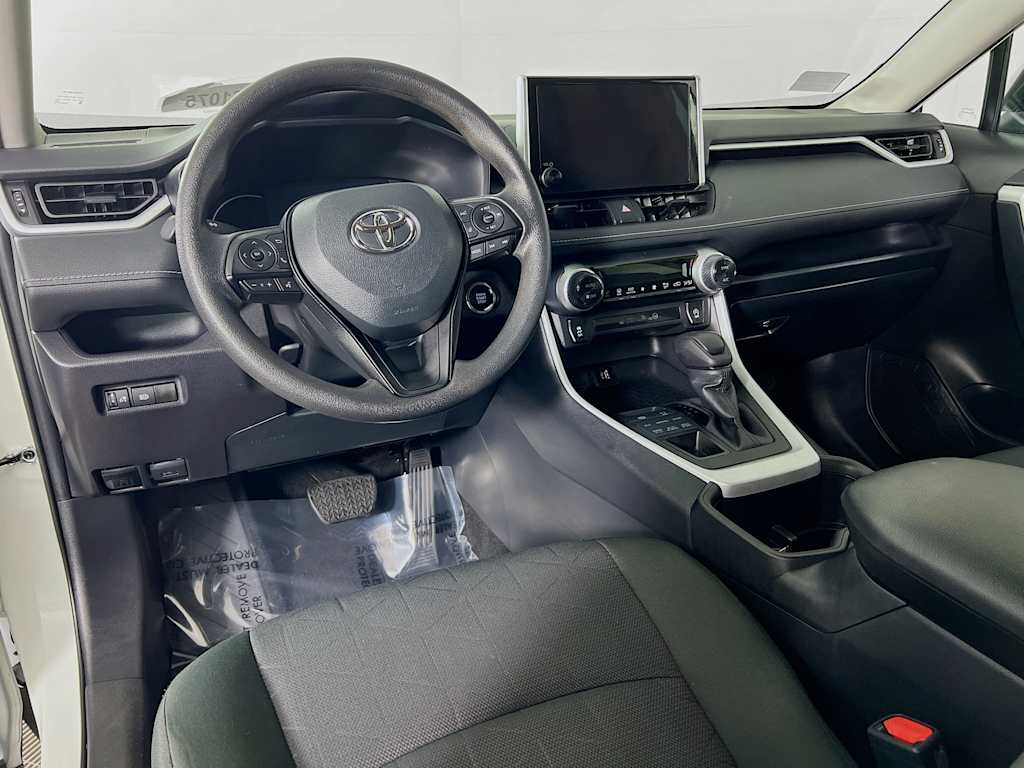 2025 Toyota RAV4 — photo 9