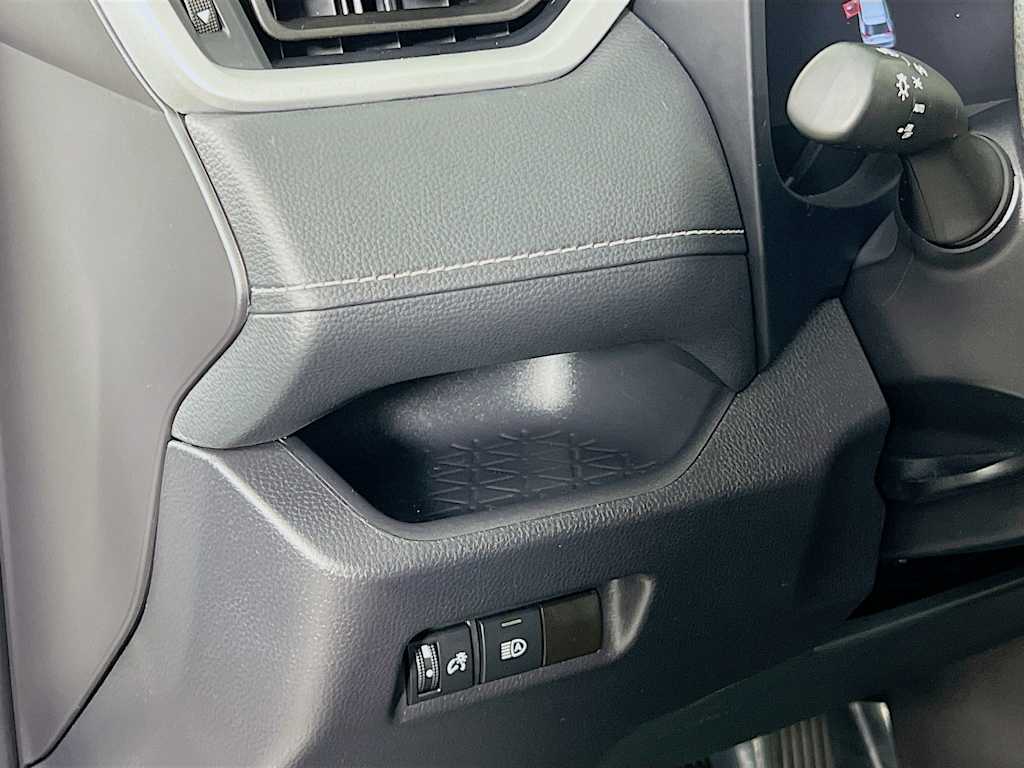 2025 Toyota RAV4 — photo 10