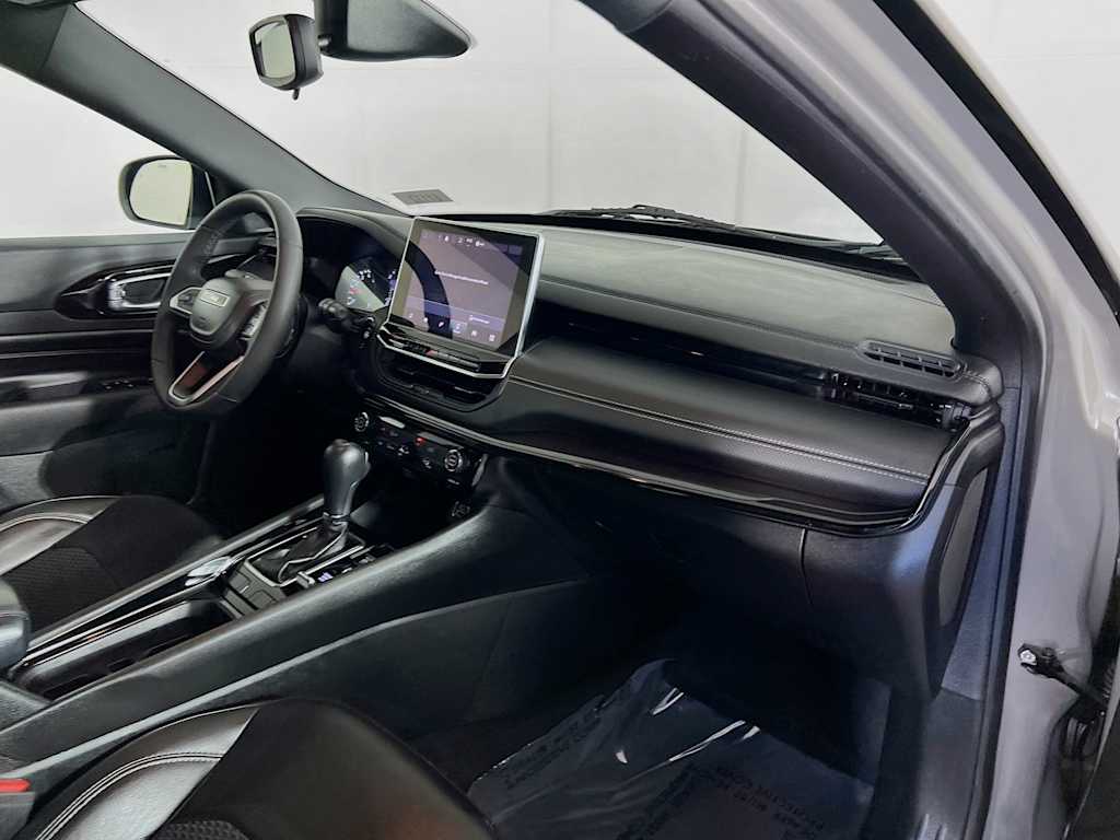 2023 Jeep Compass — photo 28