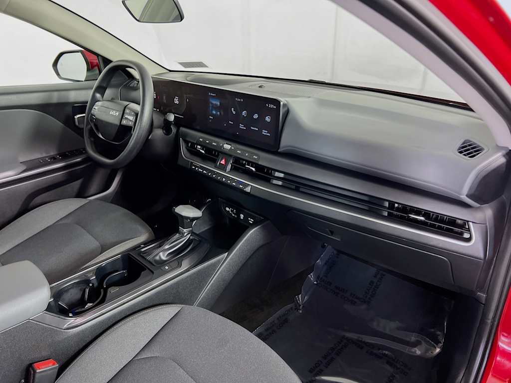 2025 Kia K4 — photo 28