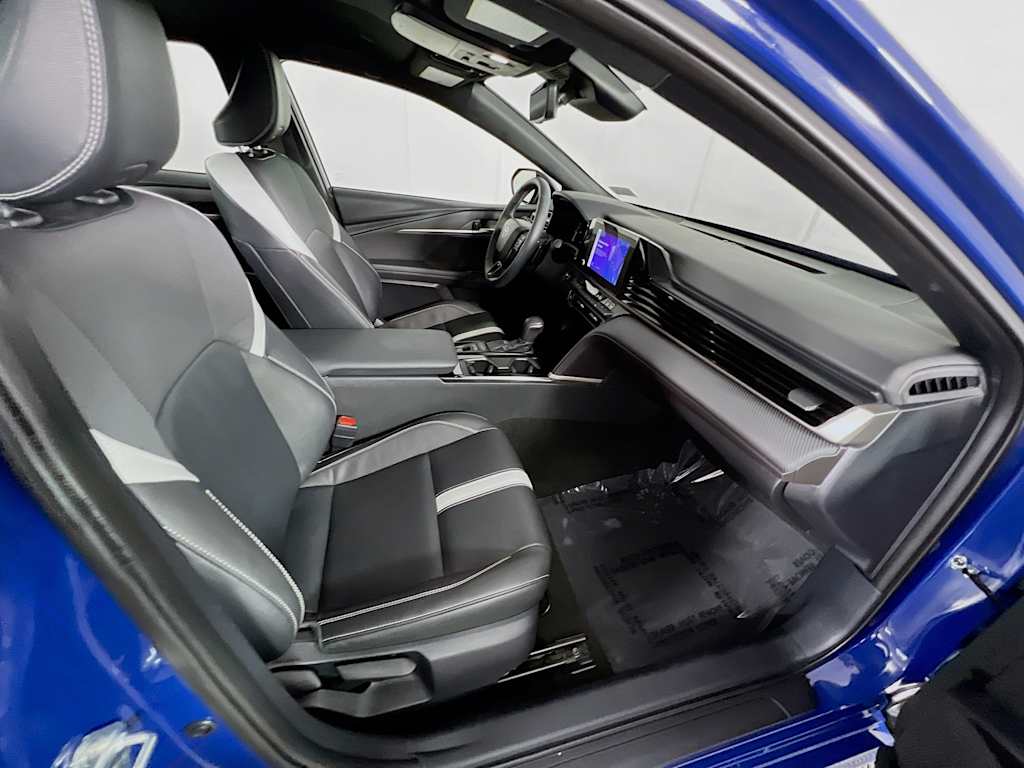 2025 Toyota Camry — photo 27