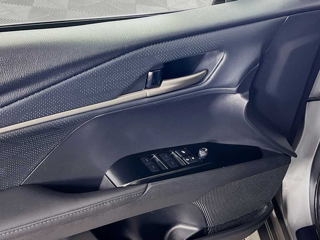 2025 Toyota Camry — photo 17
