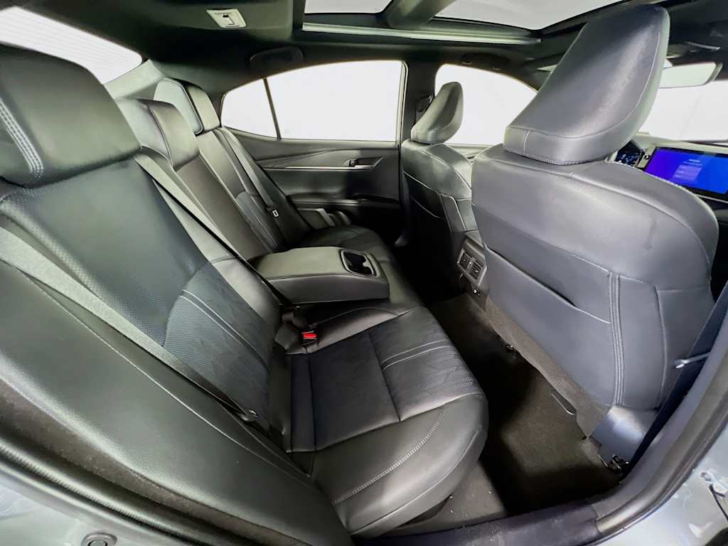 2025 Toyota Camry — photo 27