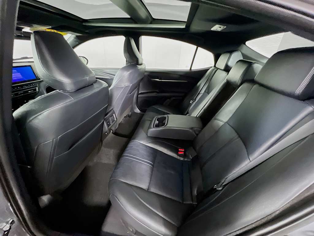 2025 Toyota Camry — photo 25