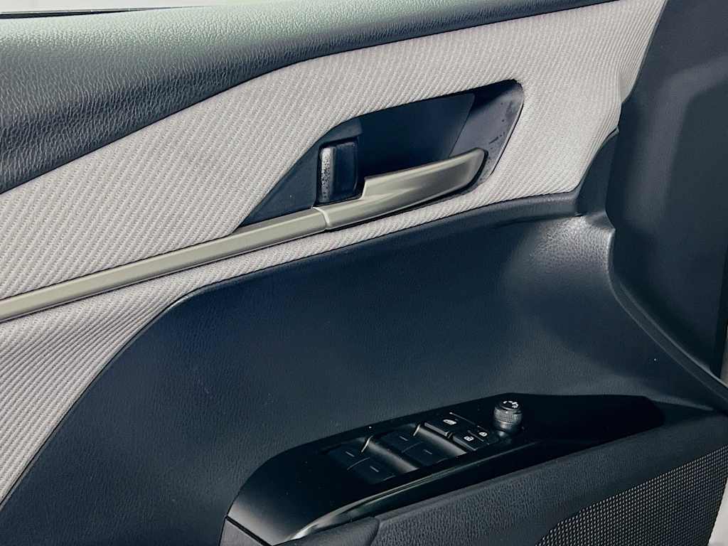 2025 Toyota Camry — photo 17