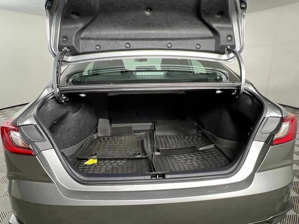 2025 Toyota Camry — photo 25