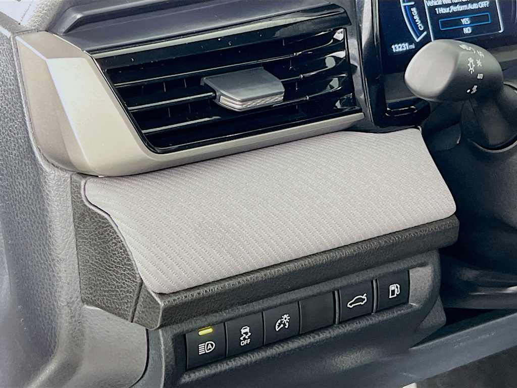 2025 Toyota Camry — photo 10