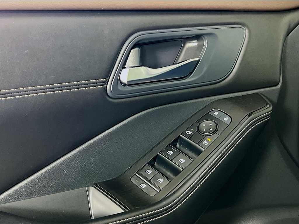 2023 Nissan Rogue — photo 17