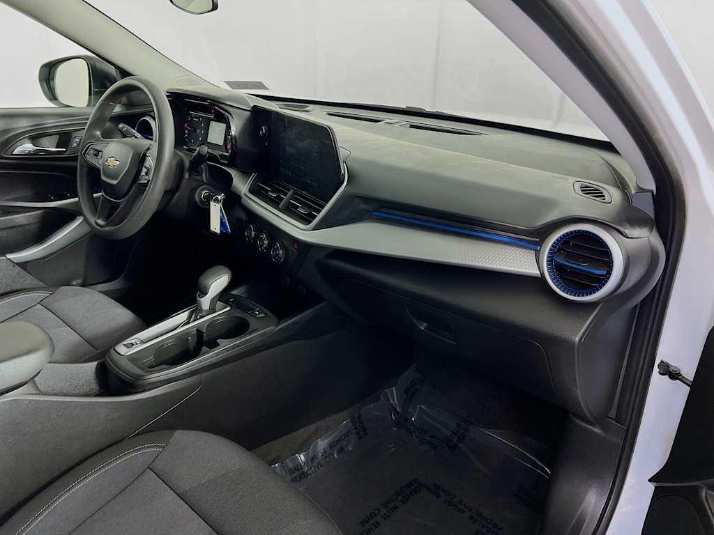 2025 Chevrolet Trax — photo 27