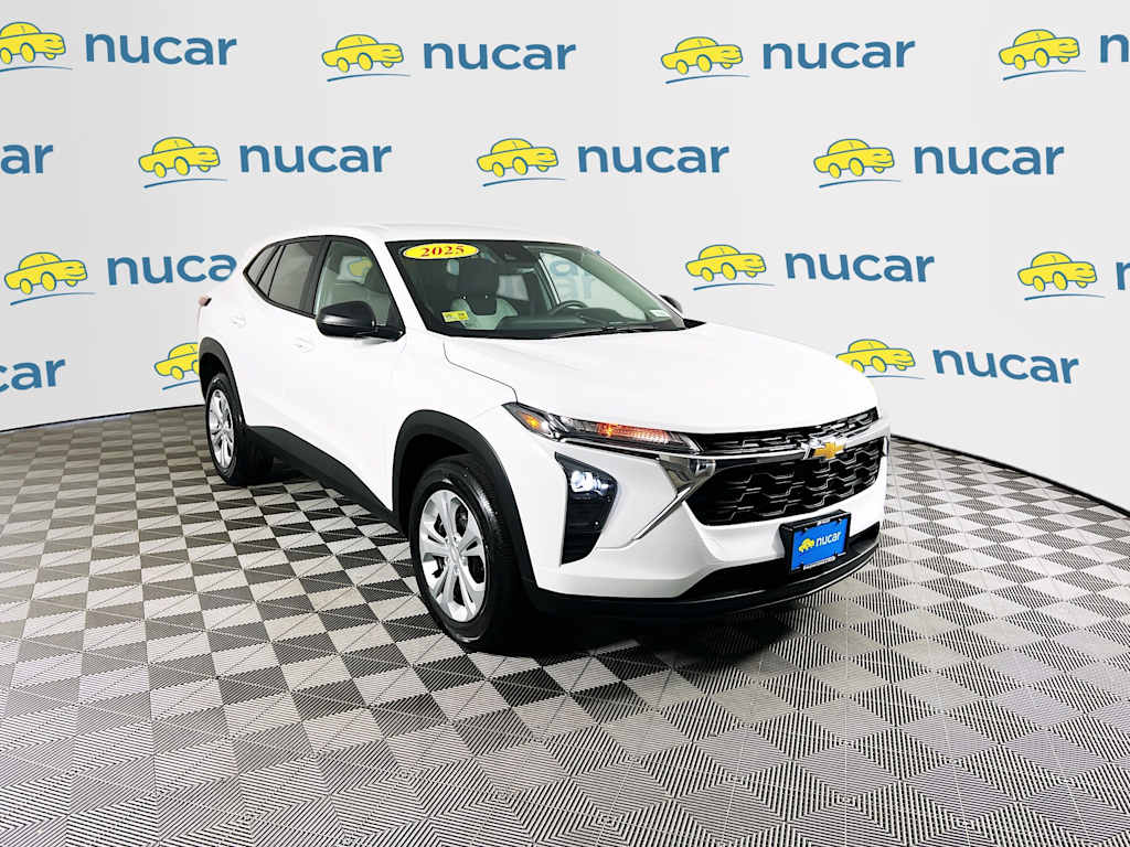 2025 Chevrolet Trax — photo 1