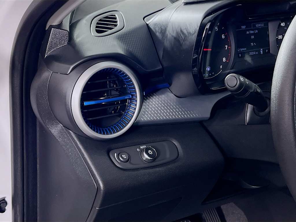 2025 Chevrolet Trax — photo 10