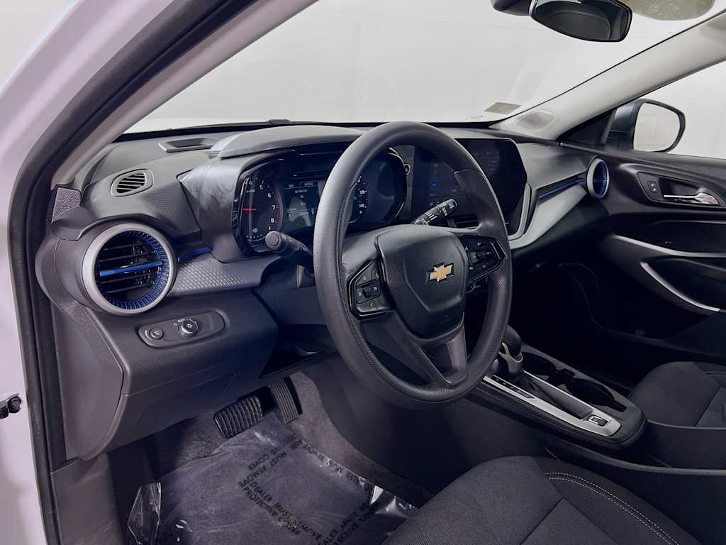 2025 Chevrolet Trax — photo 9