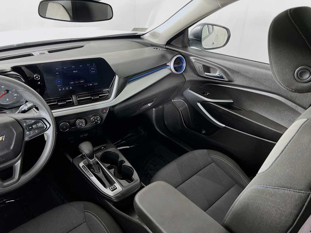 2025 Chevrolet Trax — photo 22