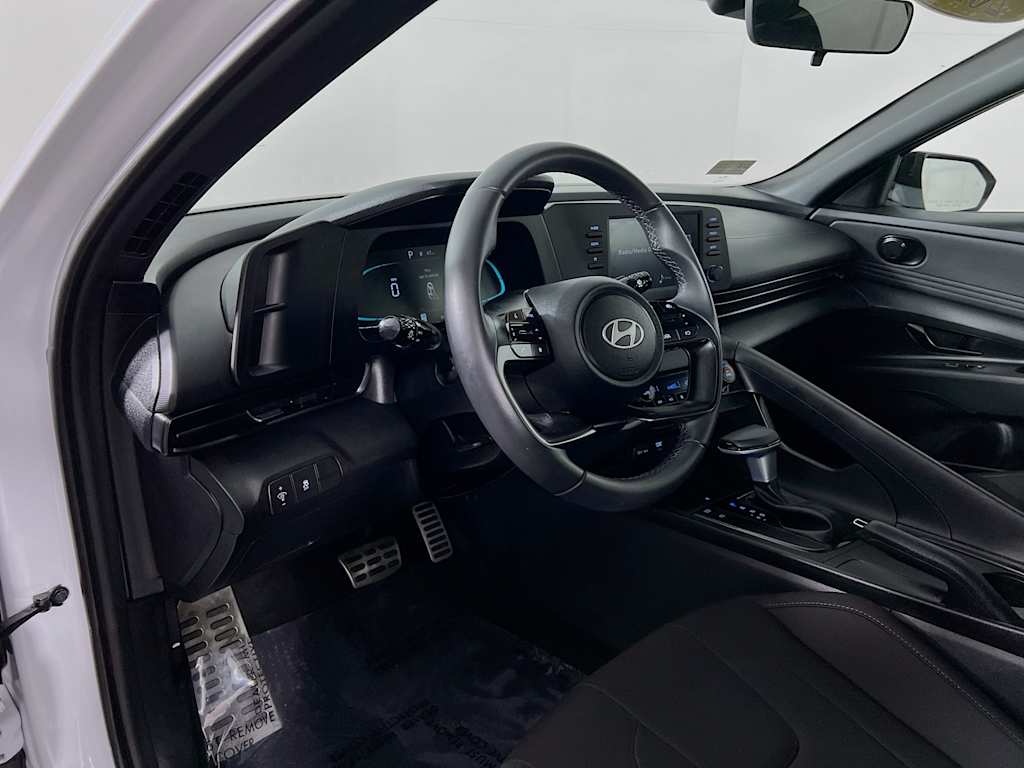 2025 Hyundai Elantra — photo 9