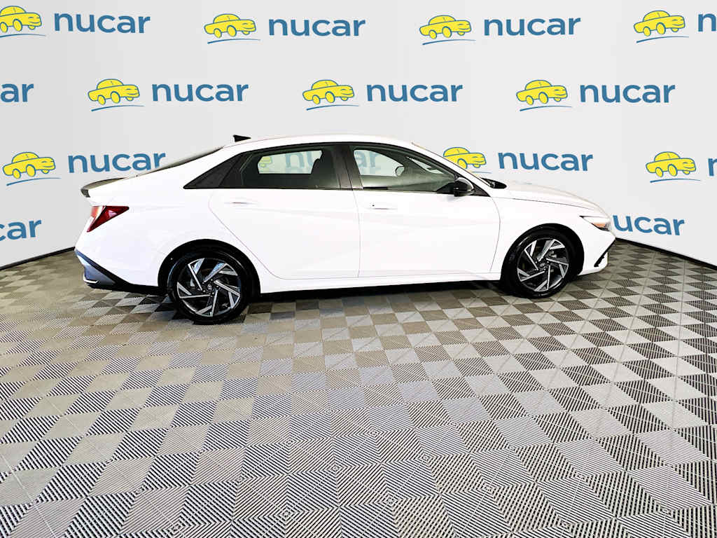 2025 Hyundai Elantra — photo 8