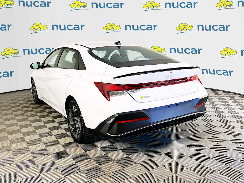 2025 Hyundai Elantra — photo 5