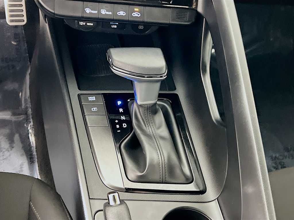 2025 Hyundai Elantra — photo 16