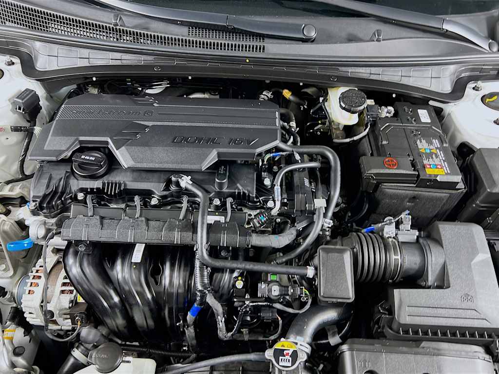 2025 Hyundai Elantra — photo 28