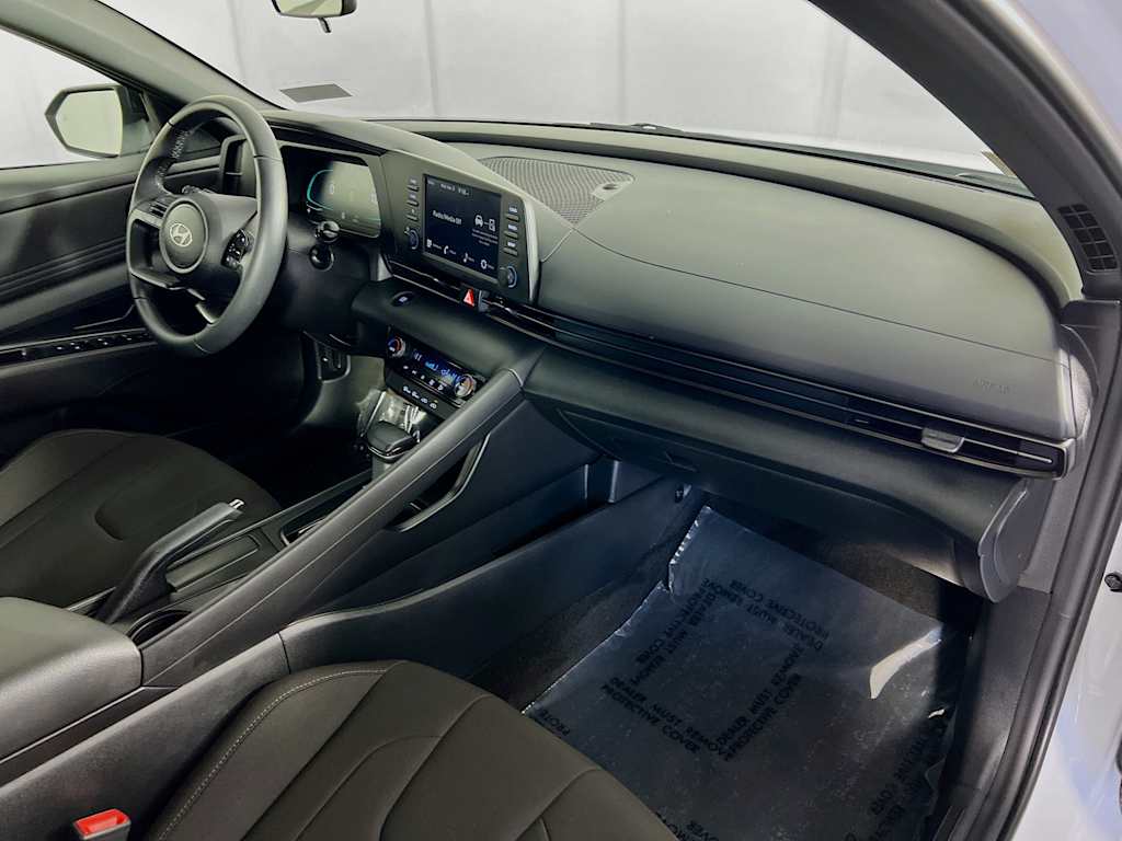 2025 Hyundai Elantra — photo 27