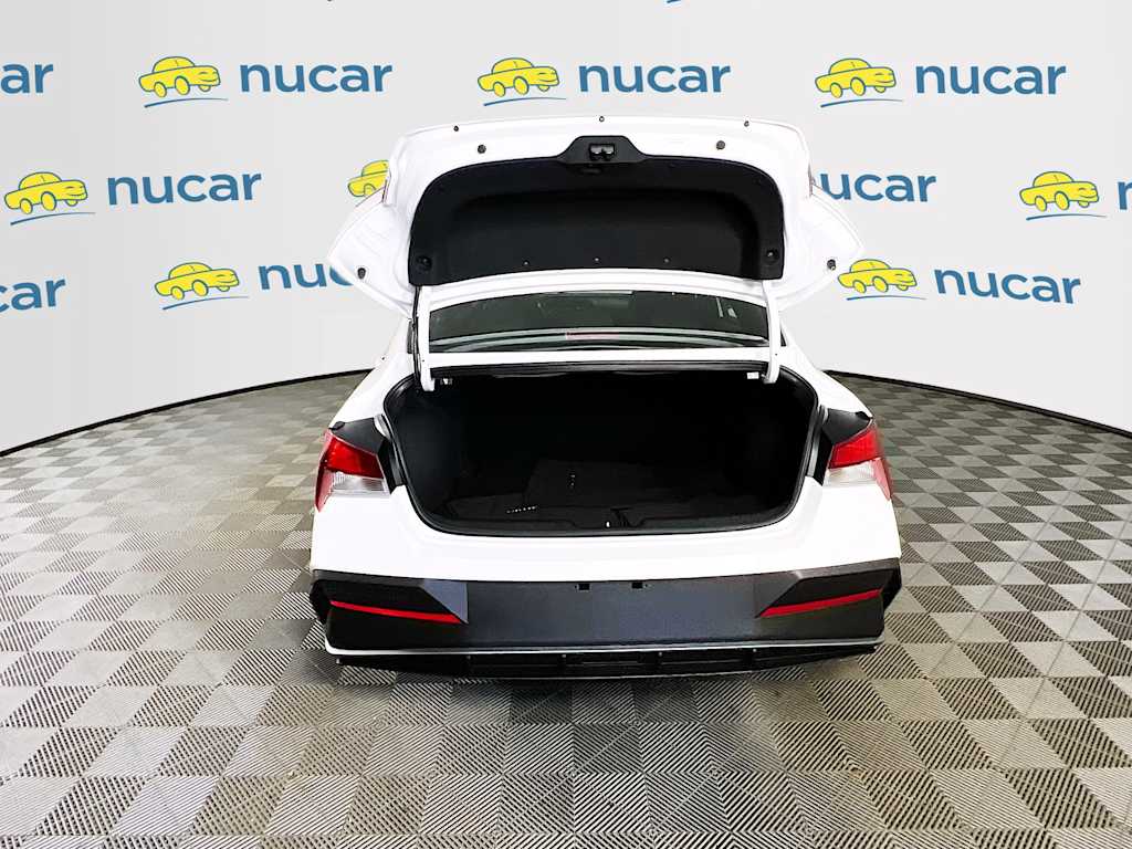 2025 Hyundai Elantra — photo 24