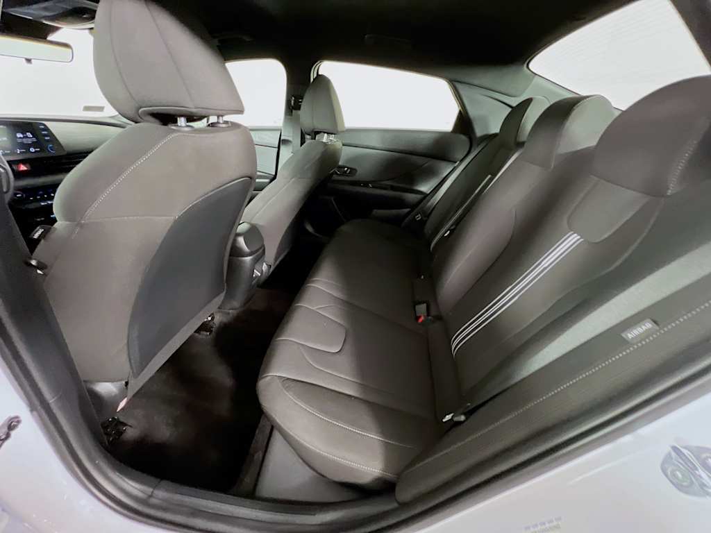 2025 Hyundai Elantra — photo 23