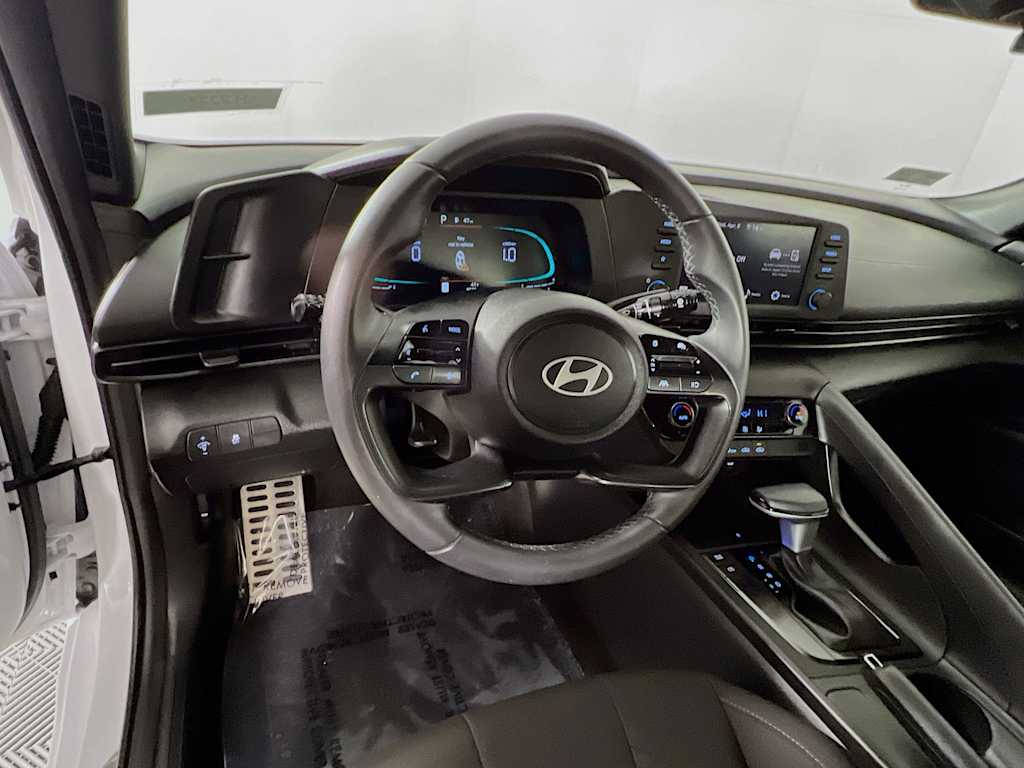 2025 Hyundai Elantra — photo 11