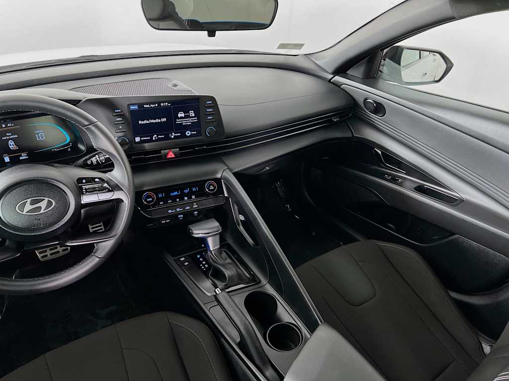 2025 Hyundai Elantra — photo 22