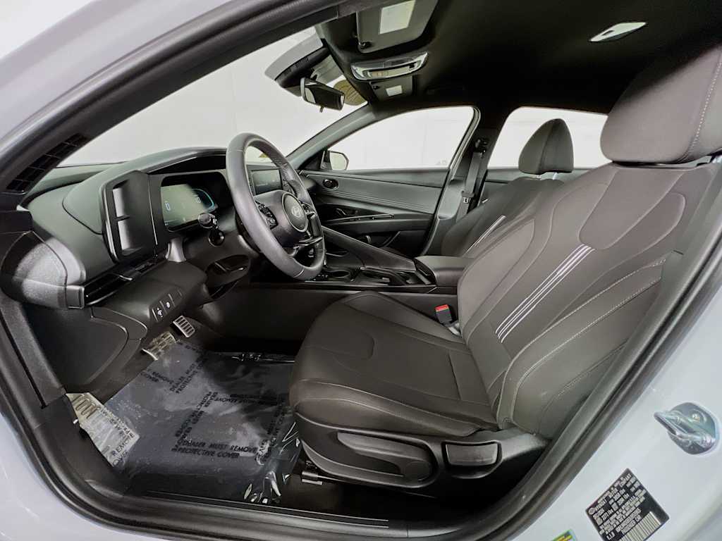 2025 Hyundai Elantra — photo 20