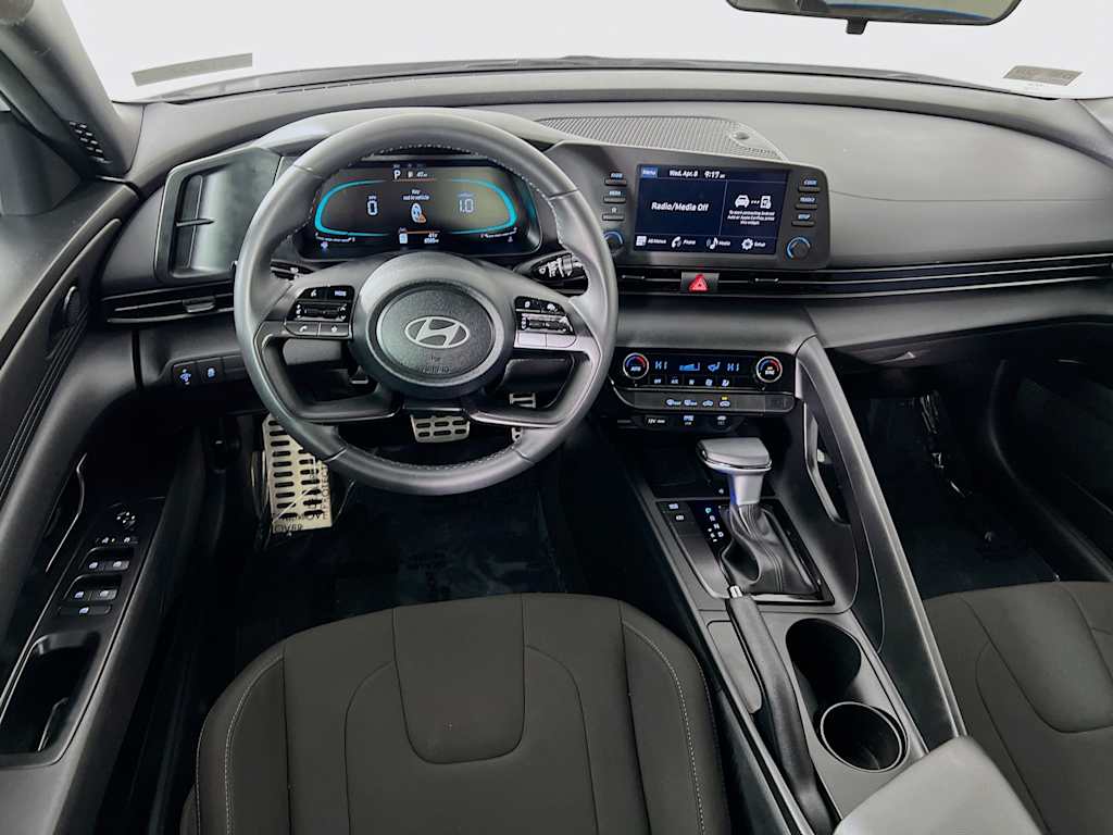 2025 Hyundai Elantra — photo 21