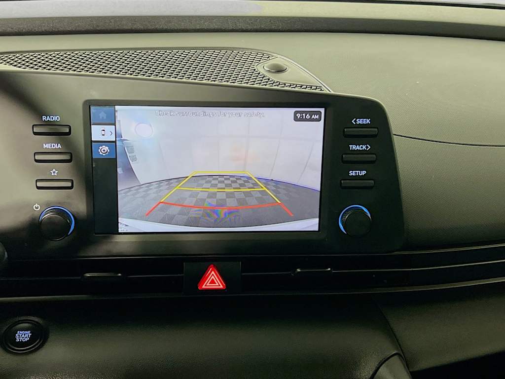 2025 Hyundai Elantra — photo 13