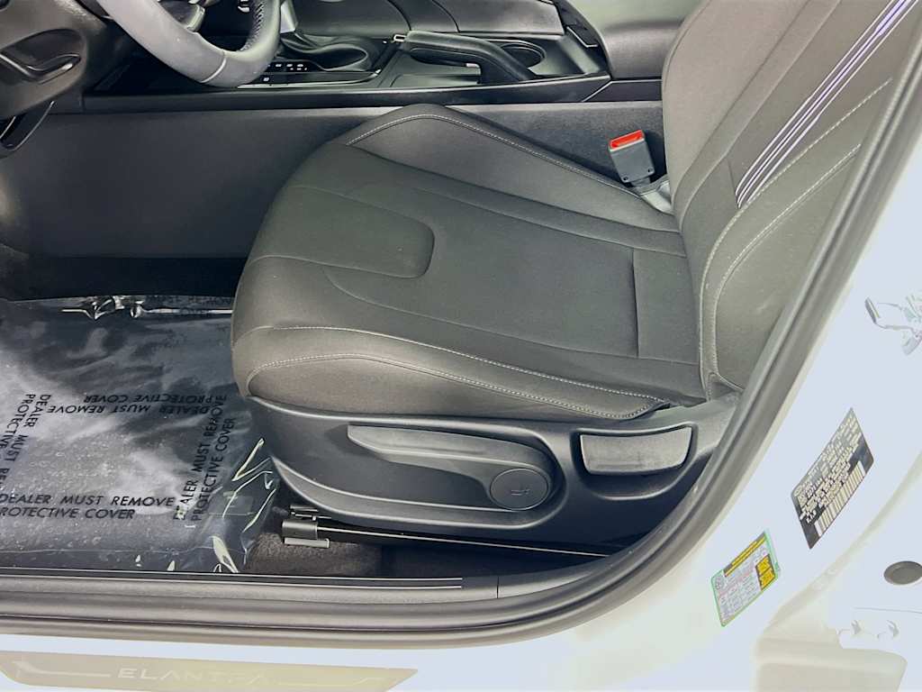 2025 Hyundai Elantra — photo 19