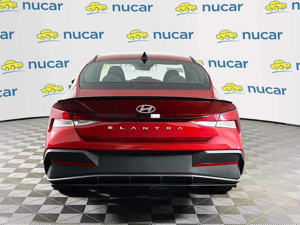 2025 Hyundai Elantra — photo 5